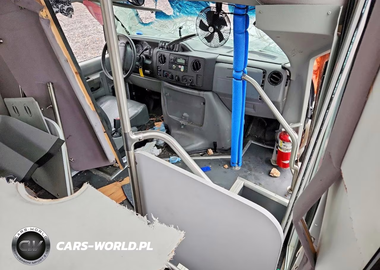 2019 Ford Econoline E350 Super Duty Cutaway Van VIN:1FDEE3FS7KDC00964 - 8