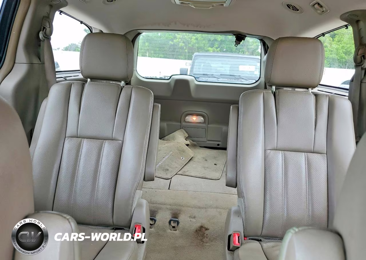 2014 Chrysler Town & Country Touring L VIN:2C4RC1CG6ER112912 - 10