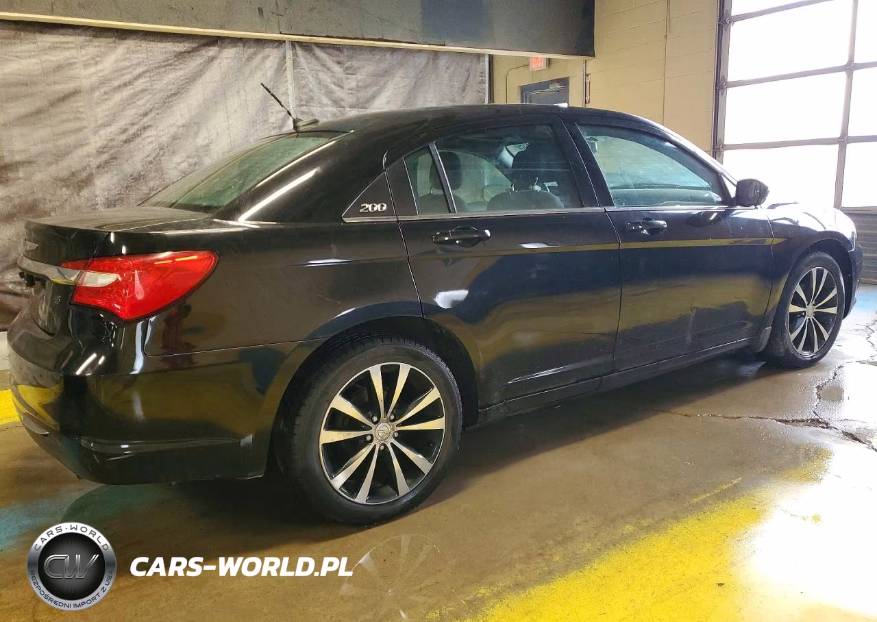 2014 Chrysler 200 Touring VIN:1C3CCBBBXEN119493 - 3