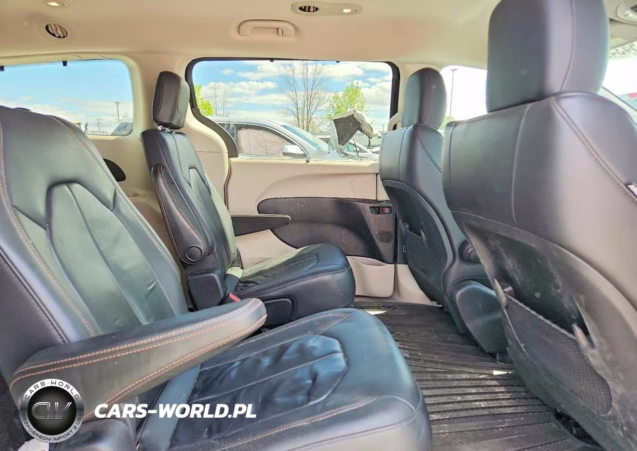 2017 Chrysler Pacifica Touring L VIN:2C4RC1BG4HR759296 - 11