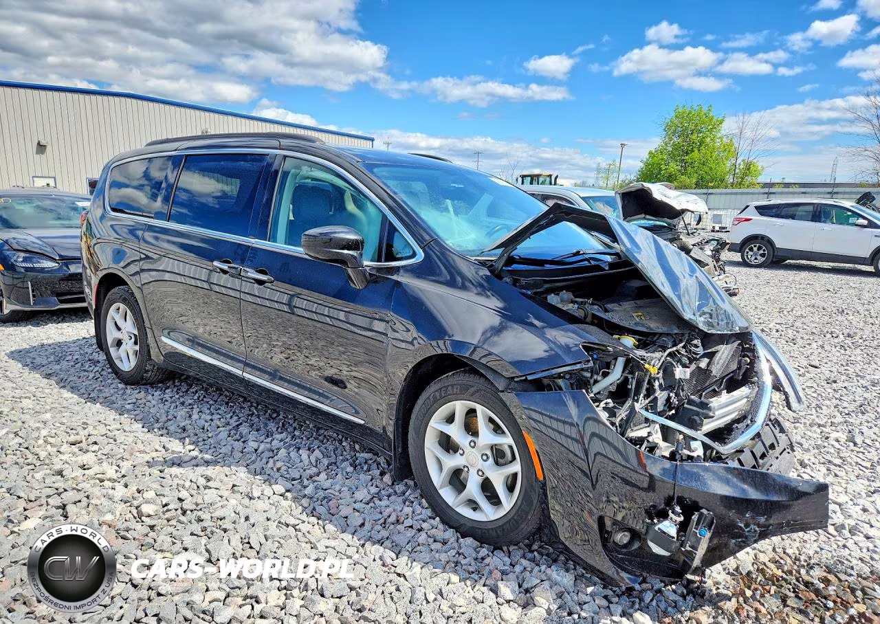 2017 Chrysler Pacifica Touring L VIN:2C4RC1BG4HR759296 - 4
