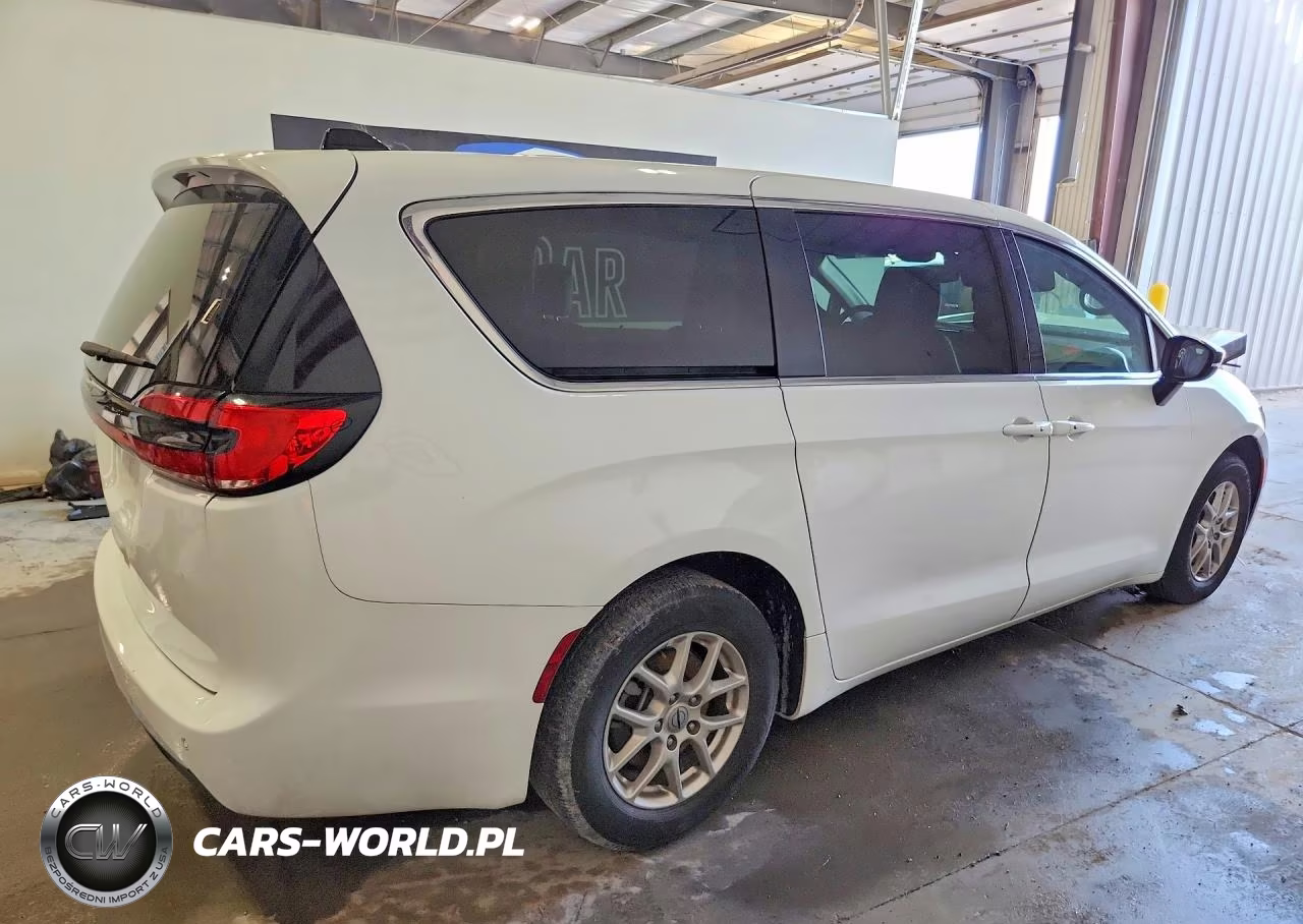 2025 Chrysler Pacifica Select VIN:2C4RC1BG7SR514807 - 3