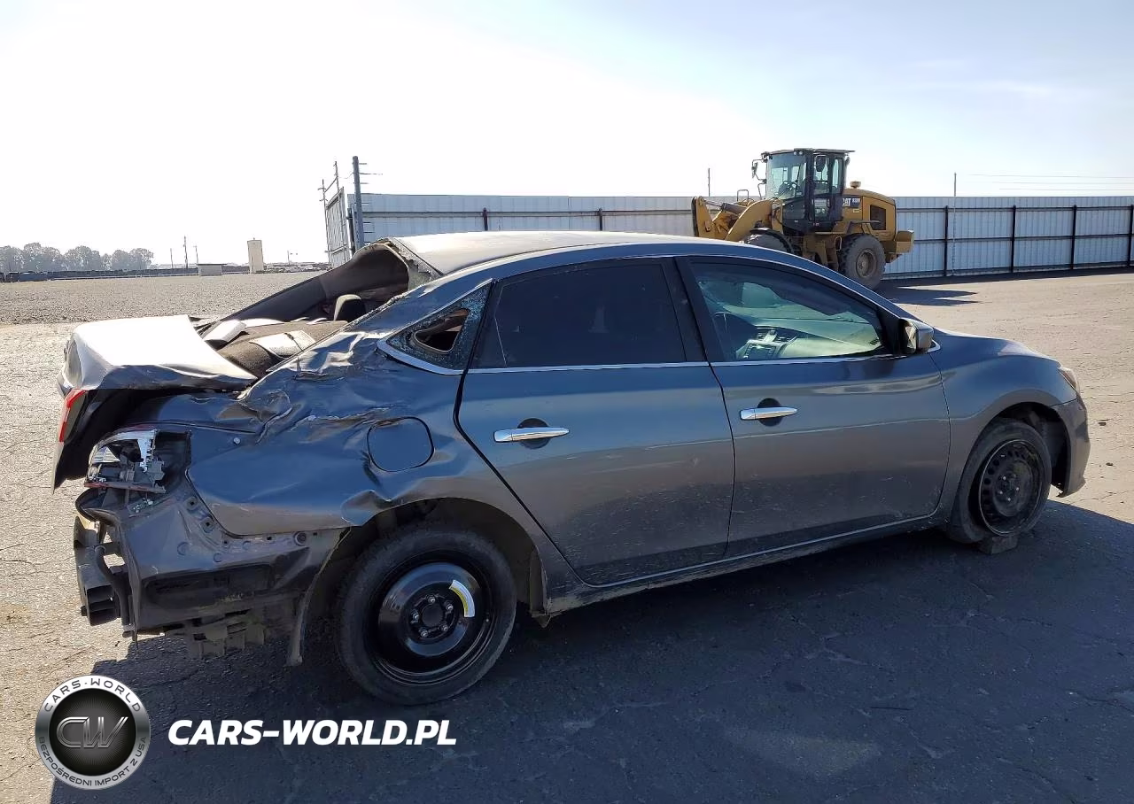 2018 Nissan Sentra S VIN:3N1AB7AP7JY303080 - 3