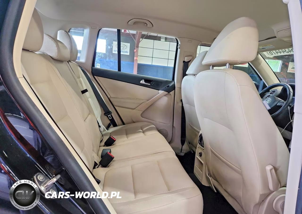 2017 Volkswagen Tiguan S VIN:WVGBV7AXXHK000324 - 11