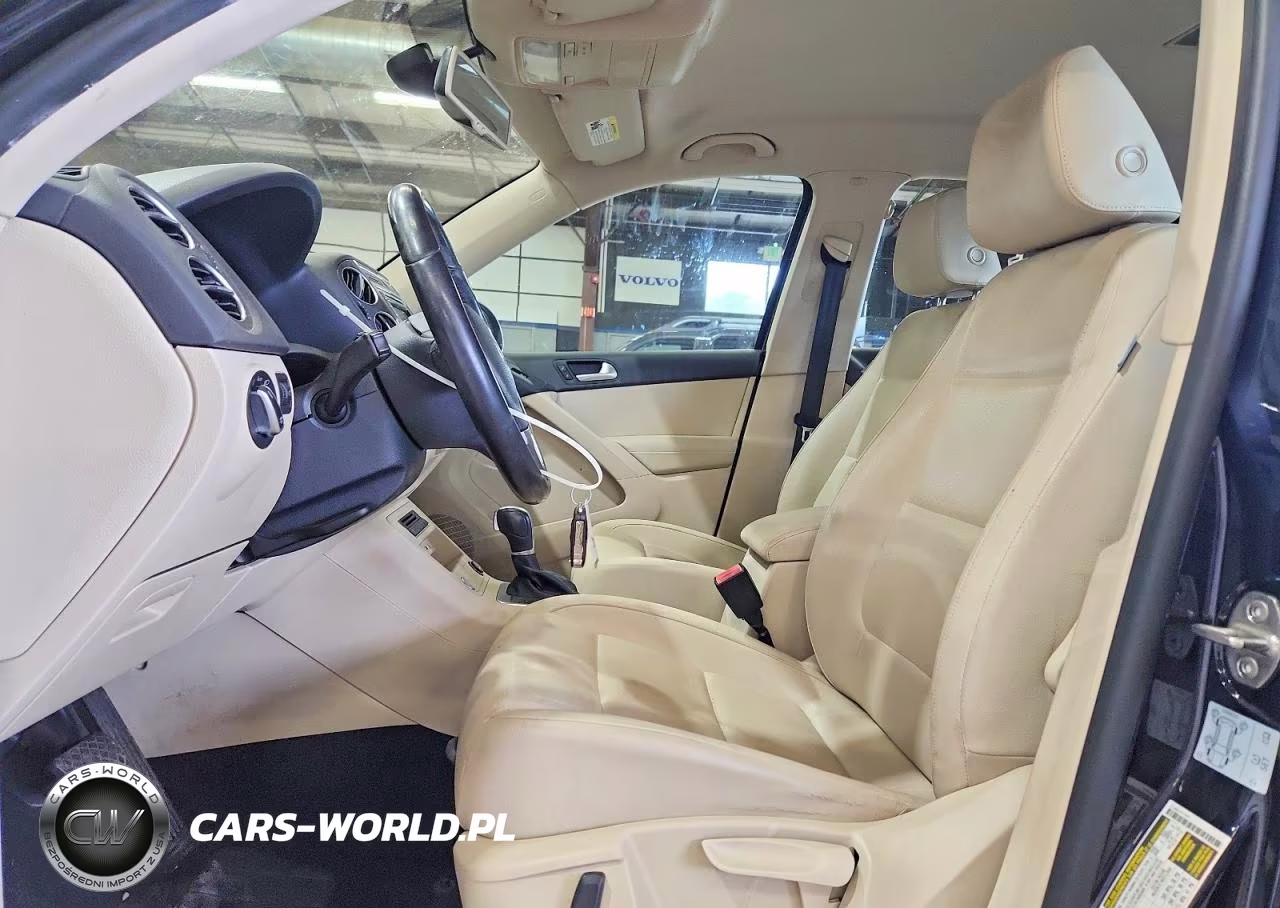 2017 Volkswagen Tiguan S VIN:WVGBV7AXXHK000324 - 7
