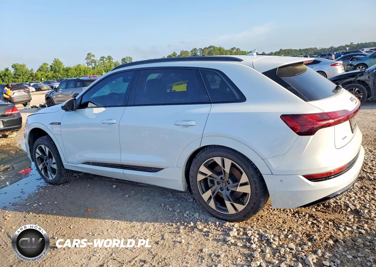 2022 Audi E-Tron Premium VIN:WA1AAAGE6NB012586 - 2