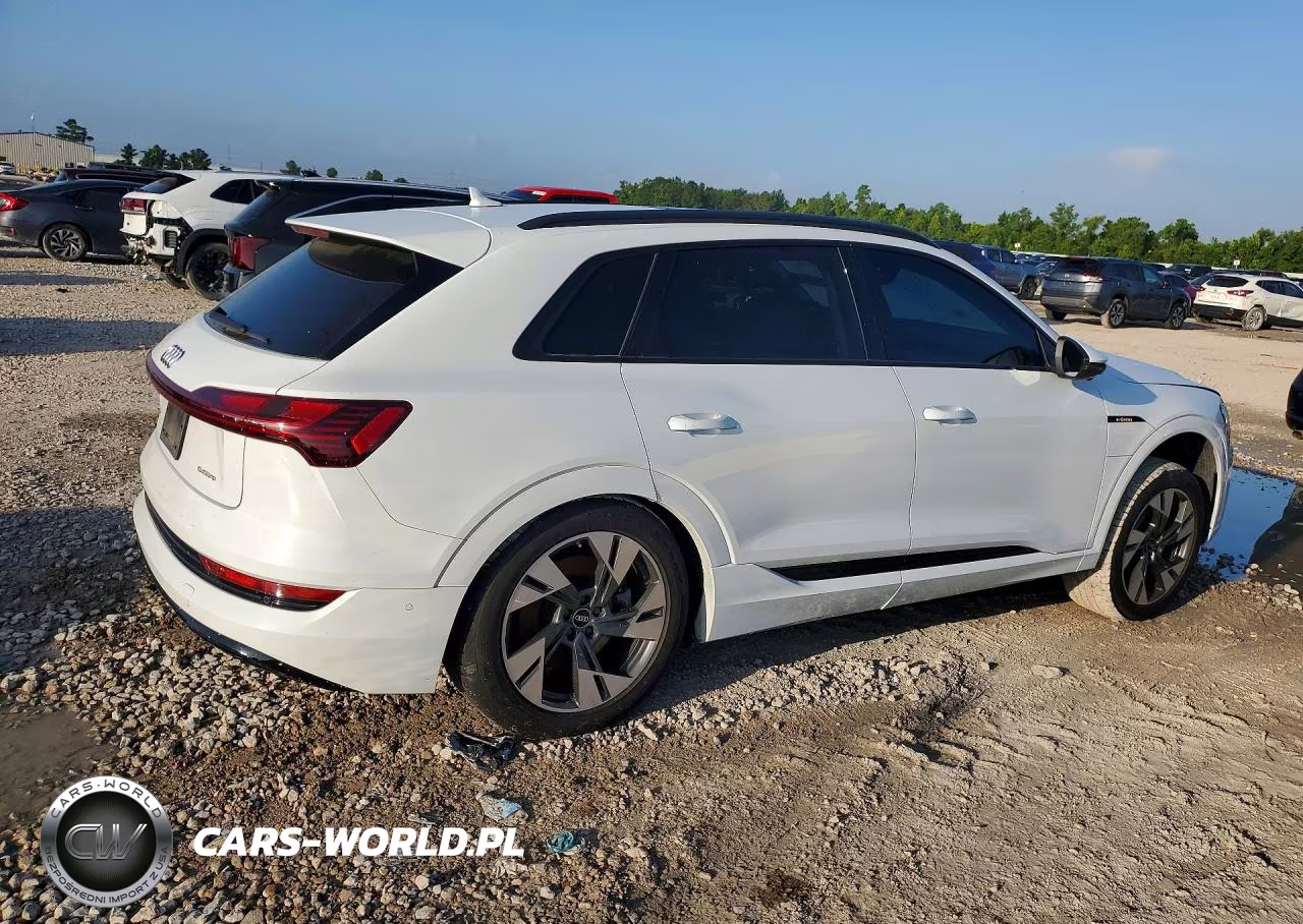 2022 Audi E-Tron Premium VIN:WA1AAAGE6NB012586 - 3
