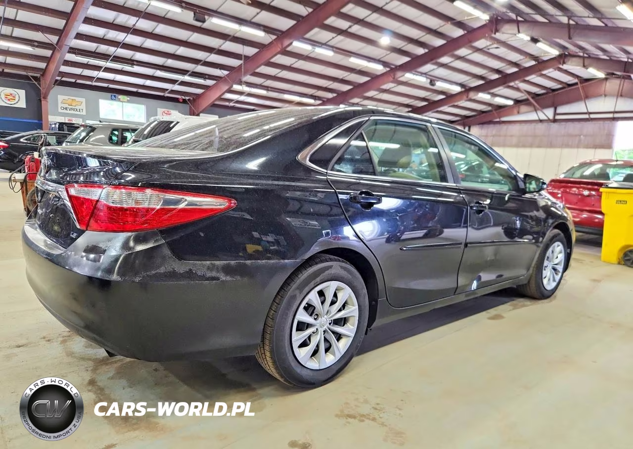 2016 Toyota Camry Le VIN:4T4BF1FKXGR518403 - 3