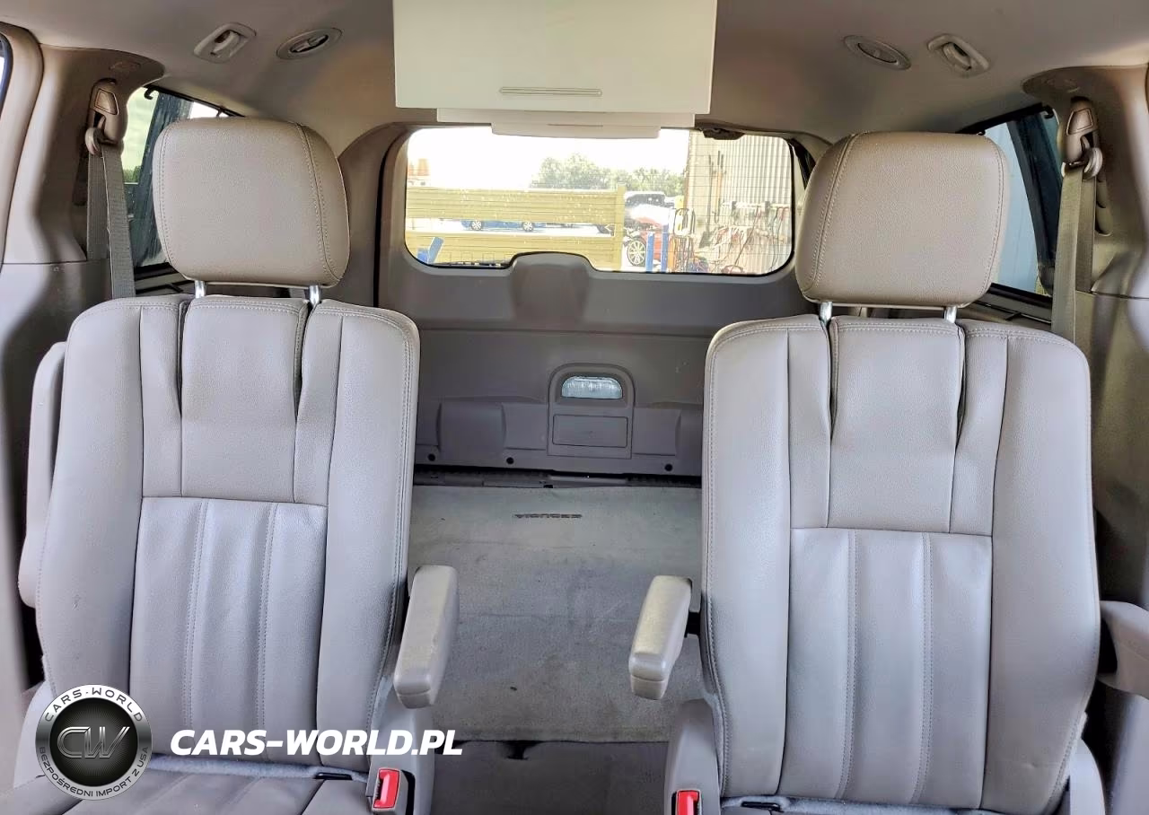 2016 Chrysler Town & Country Touring VIN:2C4RC1BG9GR135590 - 10