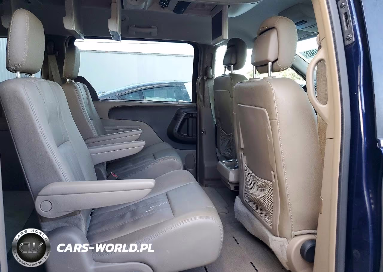 2016 Chrysler Town & Country Touring VIN:2C4RC1BG9GR135590 - 11
