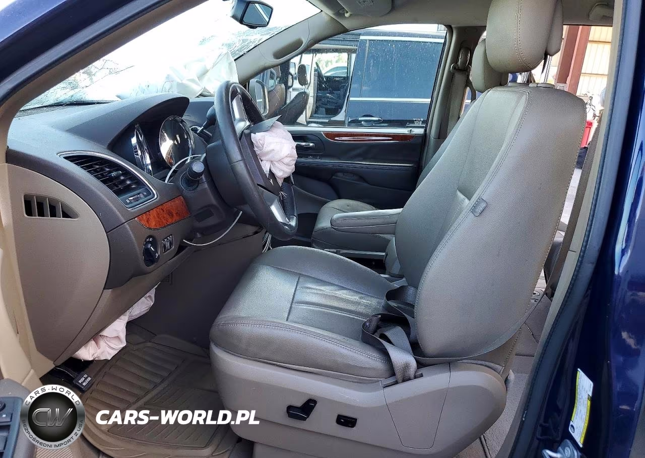 2016 Chrysler Town & Country Touring VIN:2C4RC1BG9GR135590 - 7