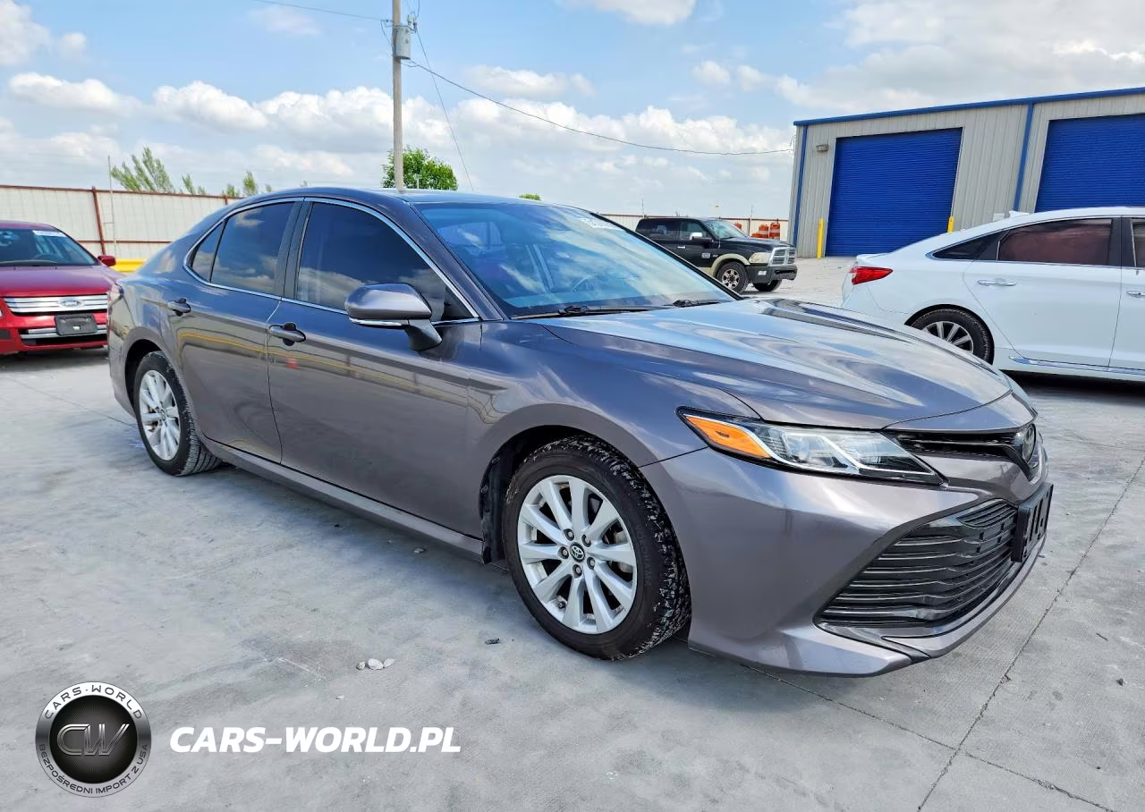 2019 Toyota Camry Le VIN:4T1B11HK8KU747385 - 4