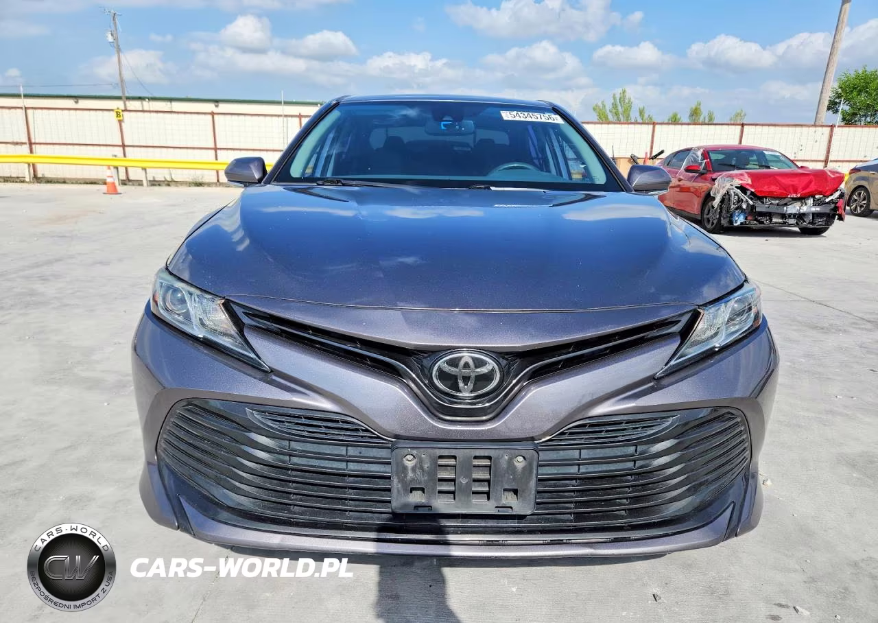2019 Toyota Camry Le VIN:4T1B11HK8KU747385 - 5