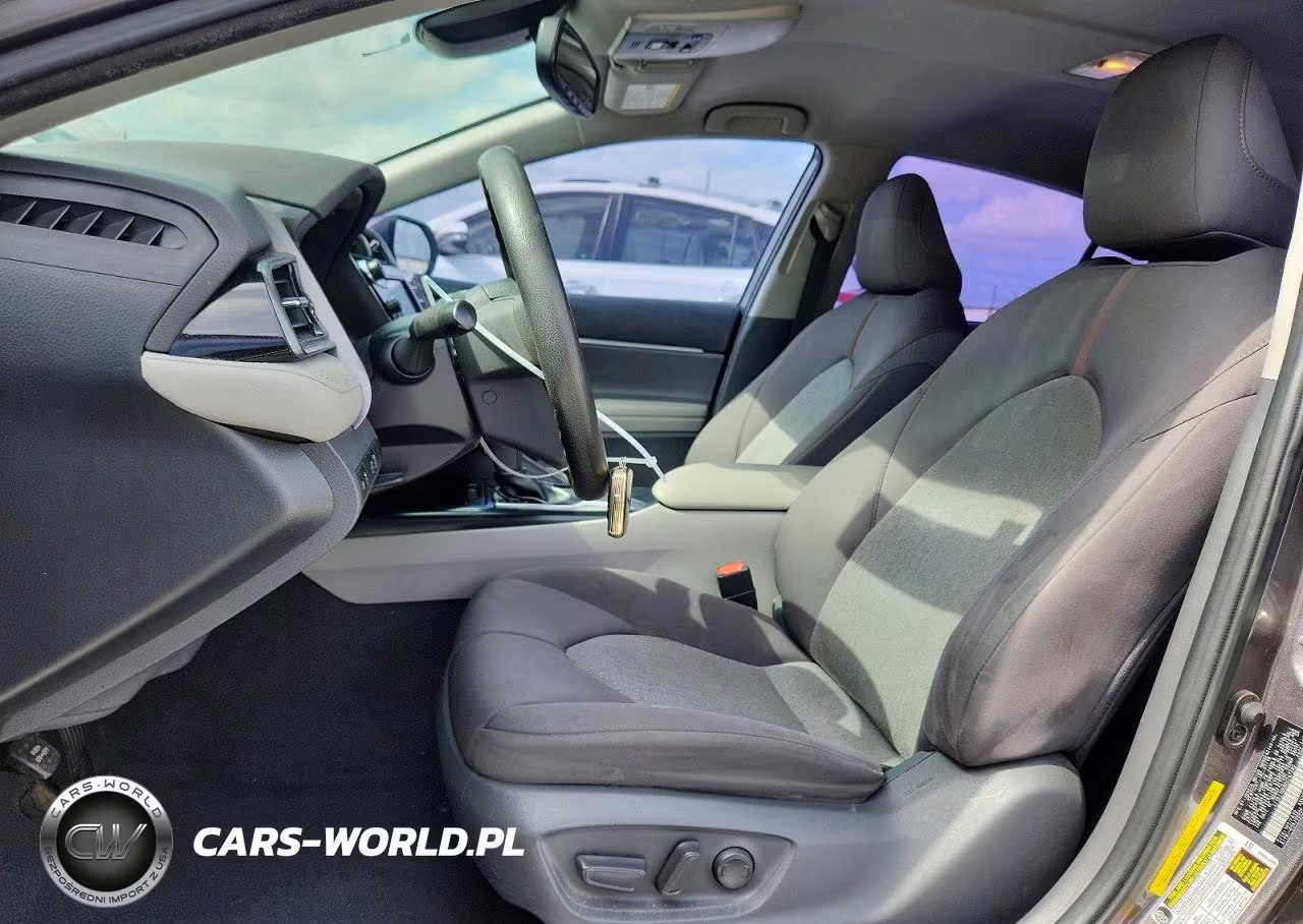 2019 Toyota Camry Le VIN:4T1B11HK8KU747385 - 7