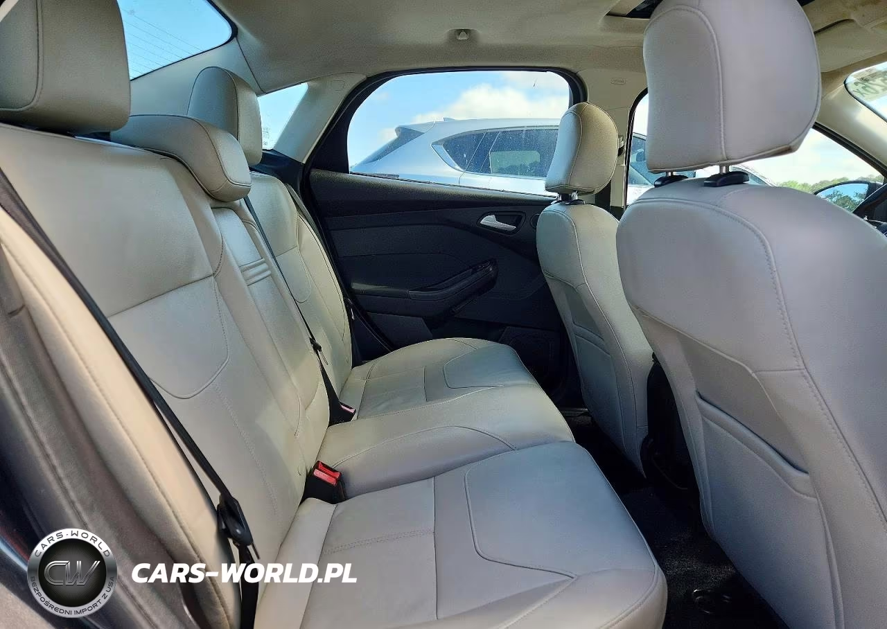 2015 Ford Focus Titanium VIN:1FADP3J23FL277706 - 10