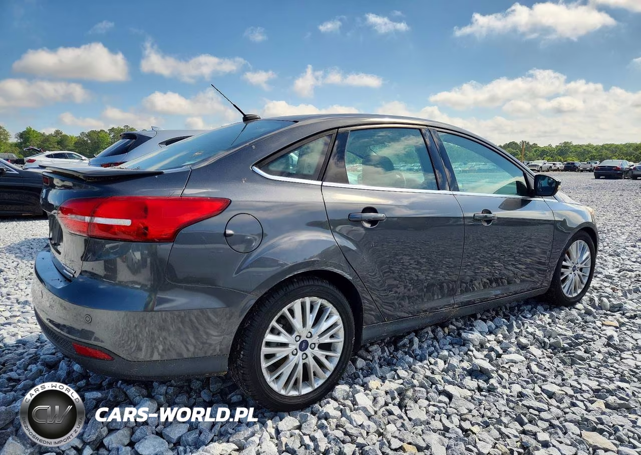 2015 Ford Focus Titanium VIN:1FADP3J23FL277706 - 3