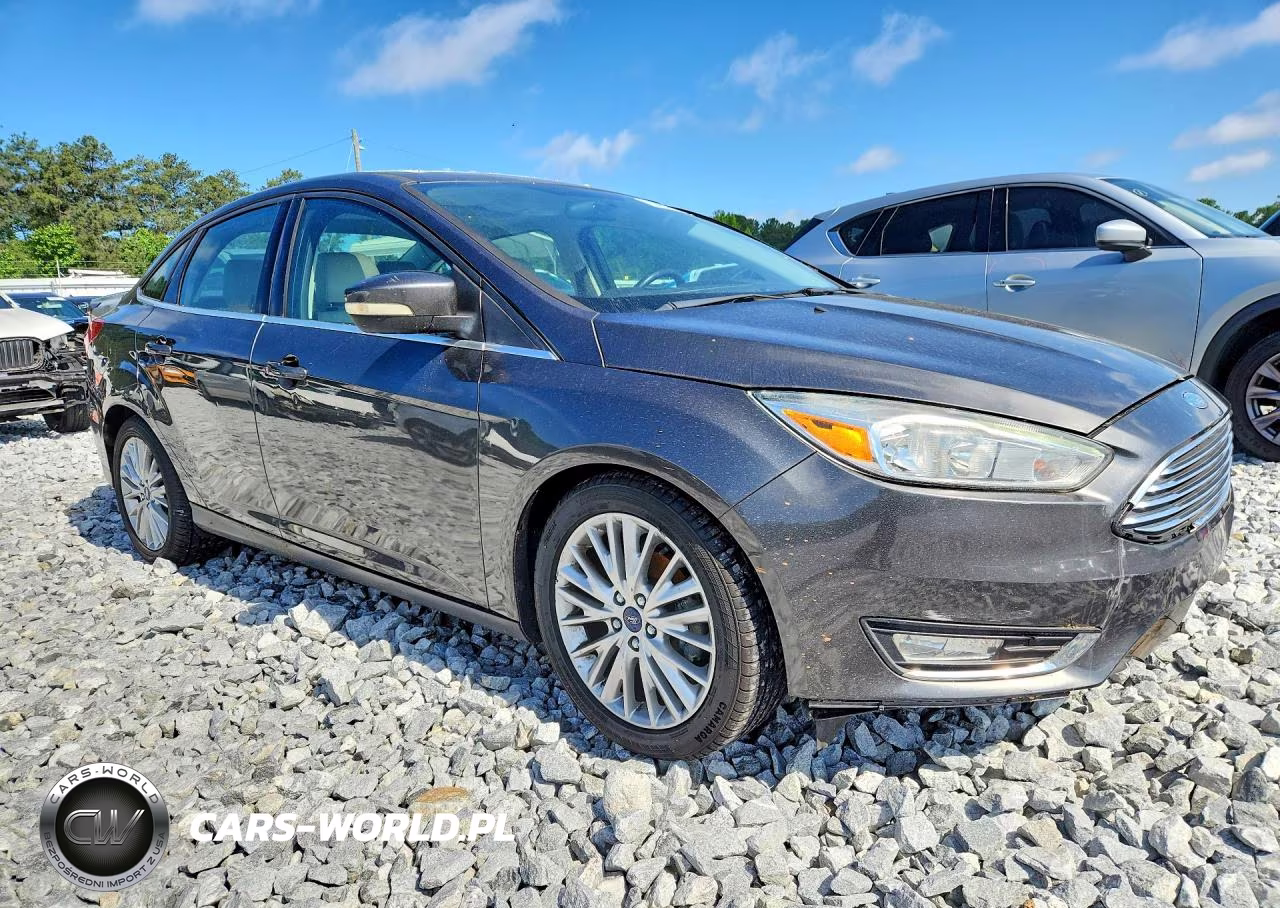 2015 Ford Focus Titanium VIN:1FADP3J23FL277706 - 4