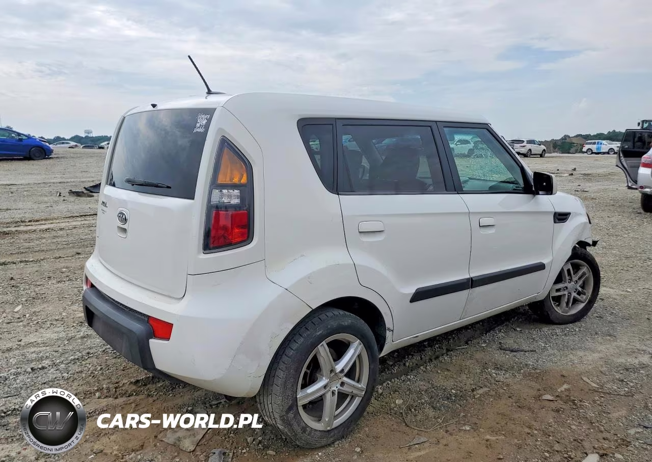 2010 Kia Soul + VIN:KNDJT2A22A7116705 - 3