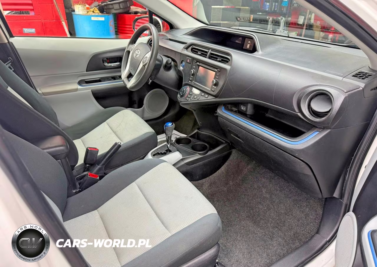 2013 Toyota Prius C Three VIN:JTDKDTB33D1045312 - 5