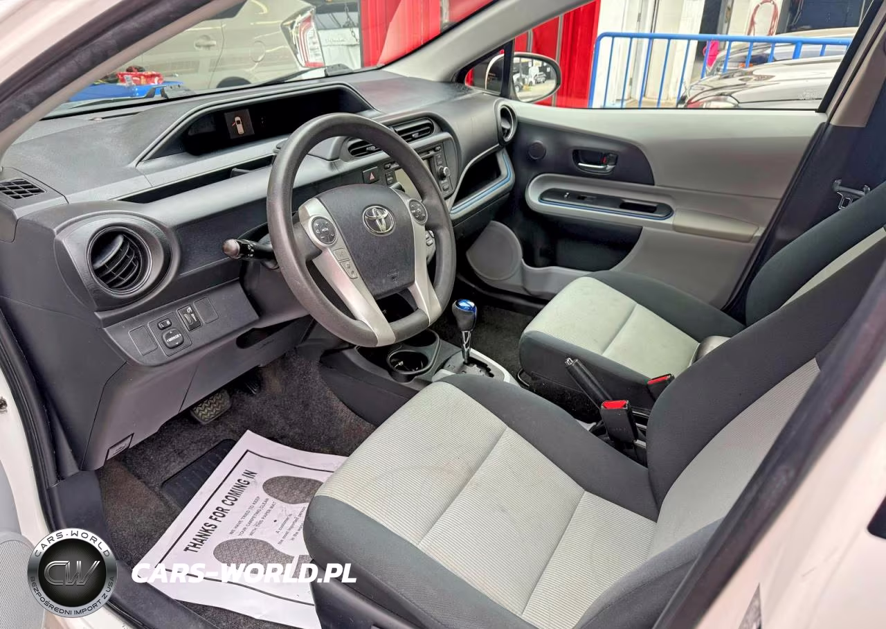 2013 Toyota Prius C Three VIN:JTDKDTB33D1045312 - 9