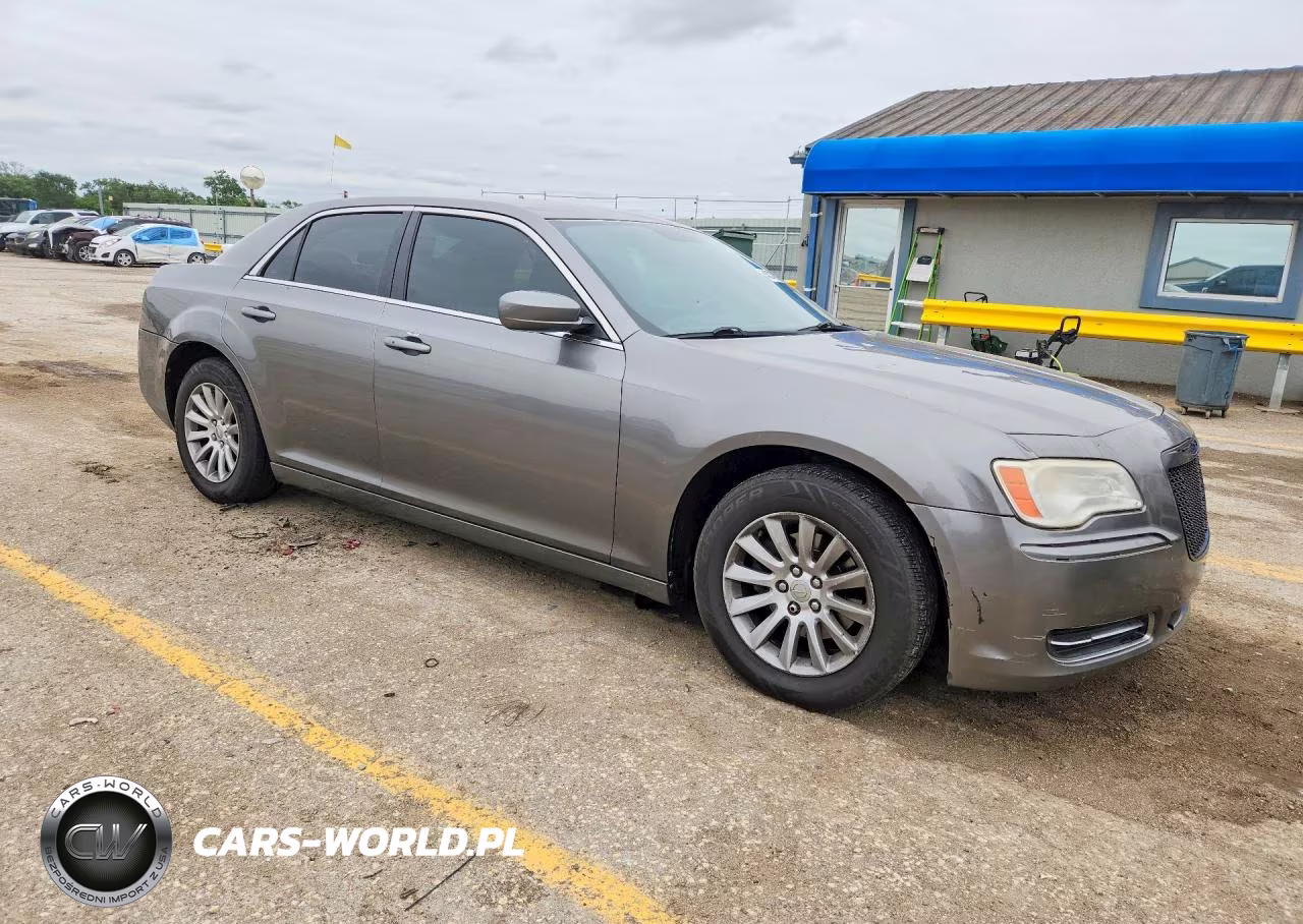 2012 Chrysler 300 VIN:2C3CCAAG6CH107385 - 4