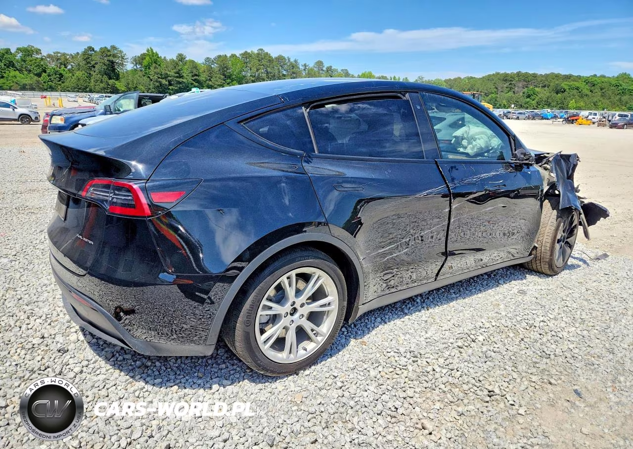 2020 Tesla Model Y VIN:5YJYGDEE0LF016182 - 3