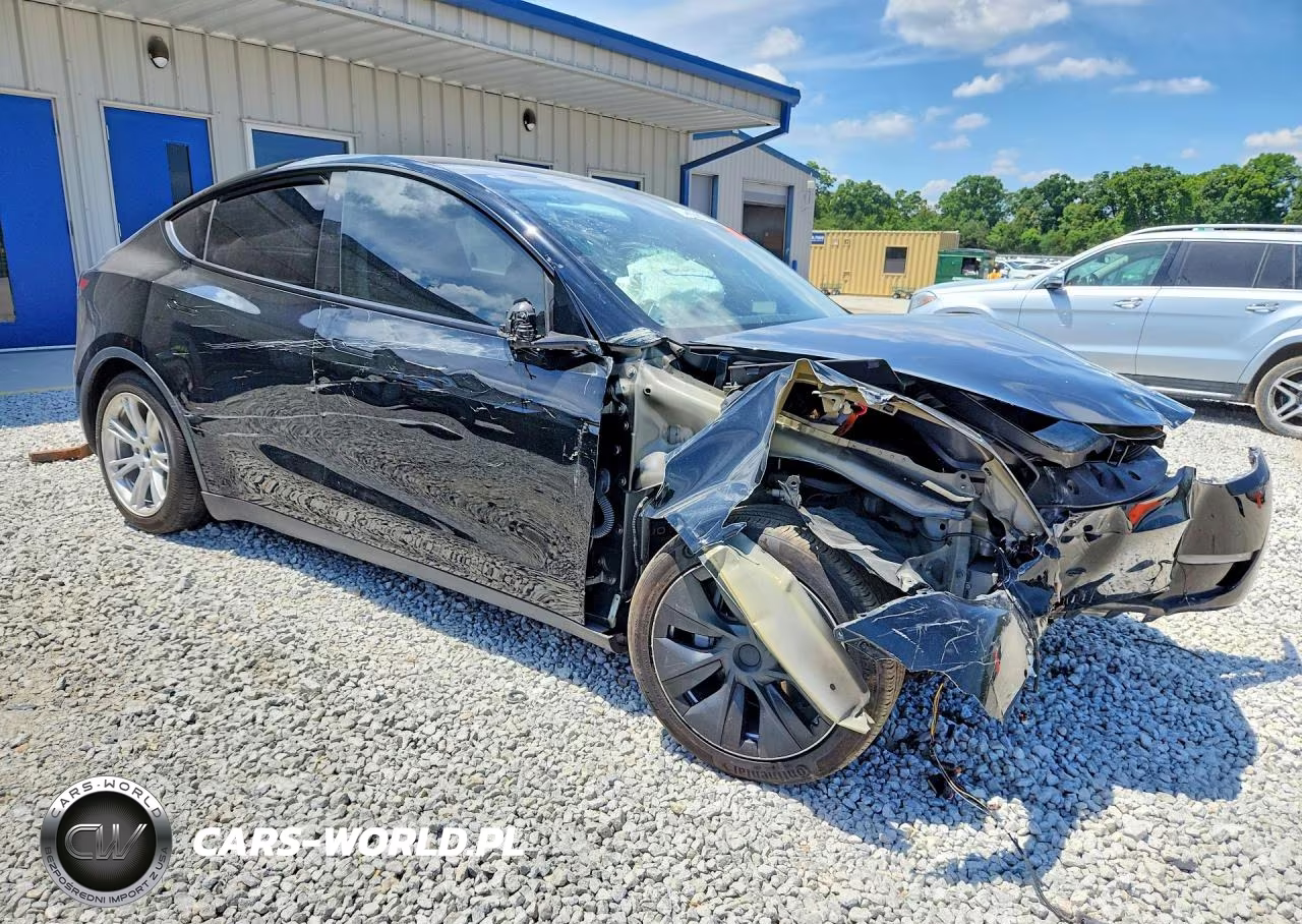 2020 Tesla Model Y VIN:5YJYGDEE0LF016182 - 4