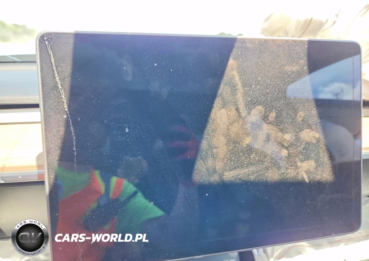2020 Tesla Model Y VIN:5YJYGDEE0LF016182 - 9