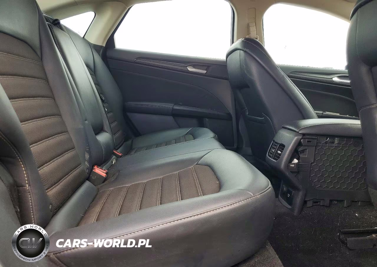2018 Ford Fusion Se Hybrid VIN:3FA6P0LU5JR231536 - 10