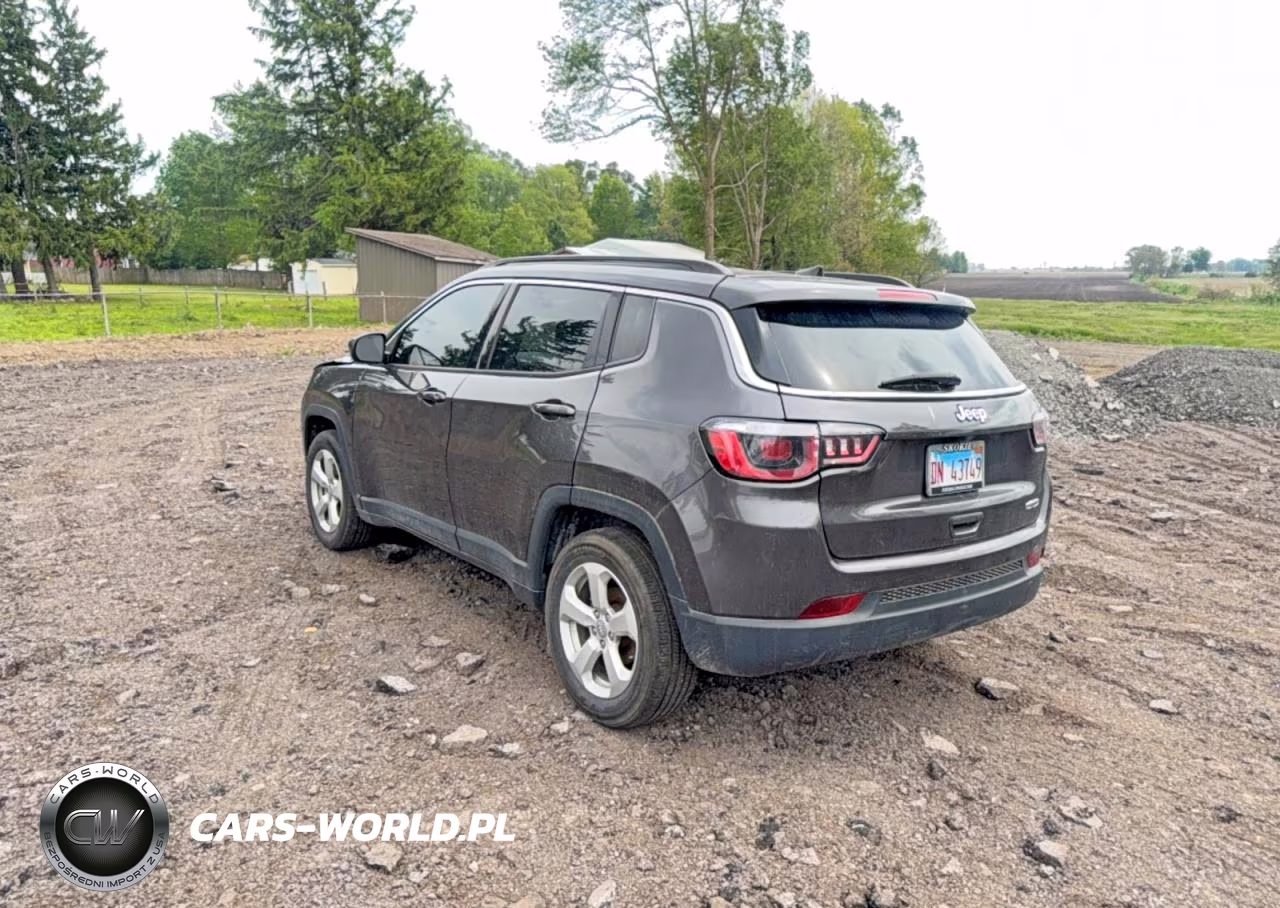 2018 Jeep Compass Latitude VIN:3C4NJCBB0JT502224 - 3