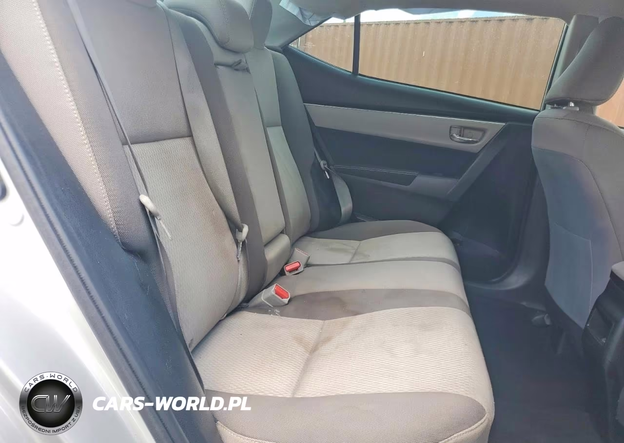 2018 Toyota Corolla Le VIN:5YFBURHE0JP821074 - 10