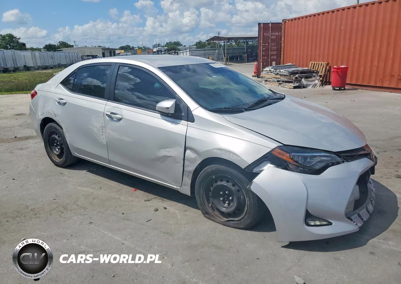 2018 Toyota Corolla Le VIN:5YFBURHE0JP821074 - 4