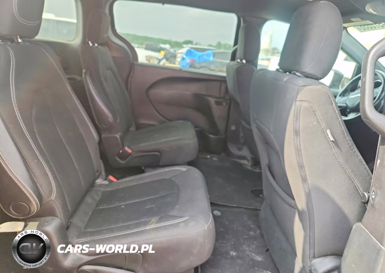 2019 Chrysler Pacifica Touring Plus VIN:2C4RC1FG0KR574566 - 11