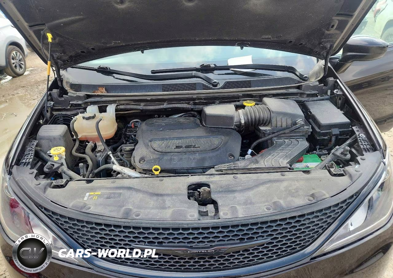 2019 Chrysler Pacifica Touring Plus VIN:2C4RC1FG0KR574566 - 12