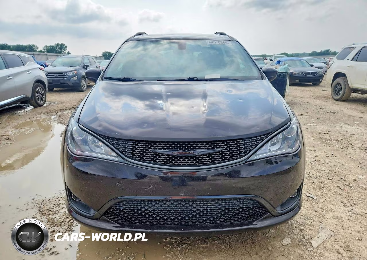 2019 Chrysler Pacifica Touring Plus VIN:2C4RC1FG0KR574566 - 5