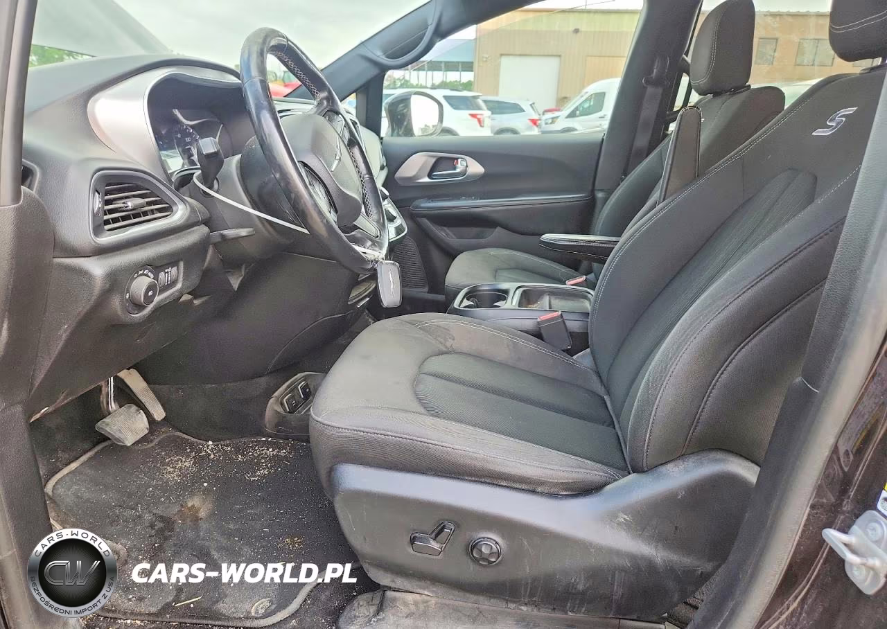 2019 Chrysler Pacifica Touring Plus VIN:2C4RC1FG0KR574566 - 7