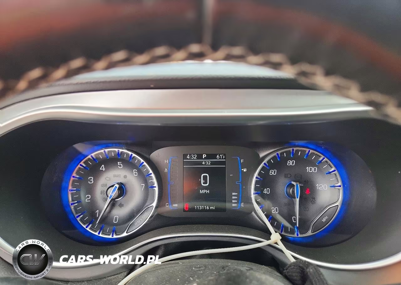 2019 Chrysler Pacifica Touring Plus VIN:2C4RC1FG0KR574566 - 9