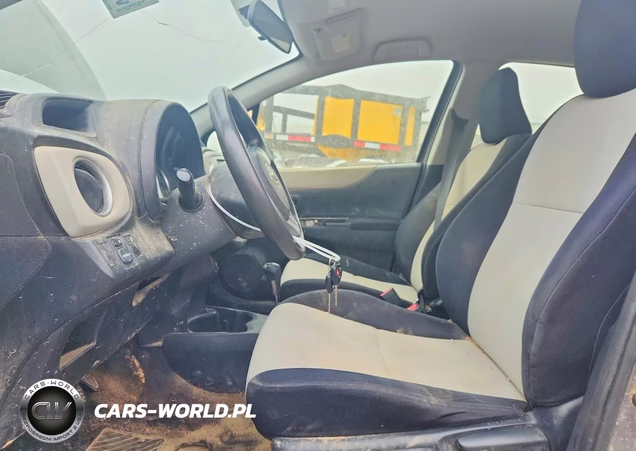2013 Toyota Yaris 5-Door L VIN:JTDKTUD35DD549073 - 7