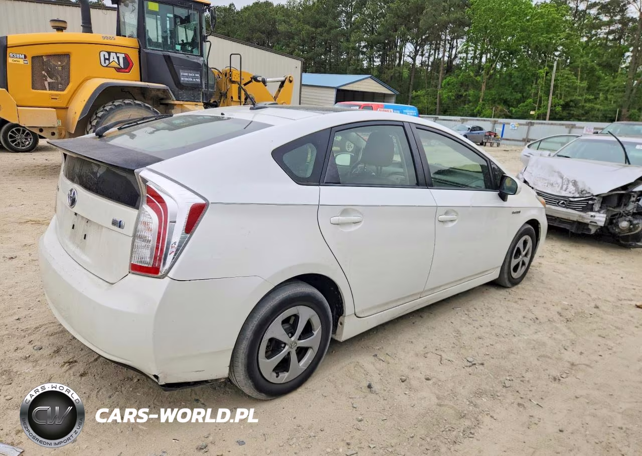 2013 Toyota Prius Three VIN:JTDKN3DU2D5594415 - 3