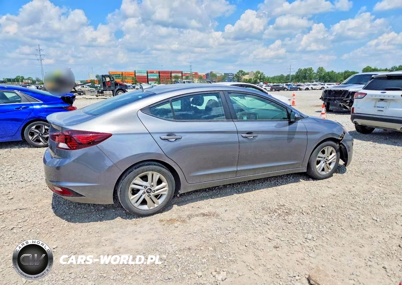 2019 Hyundai Elantra Sel VIN:5NPD84LF3KH485564 - 3