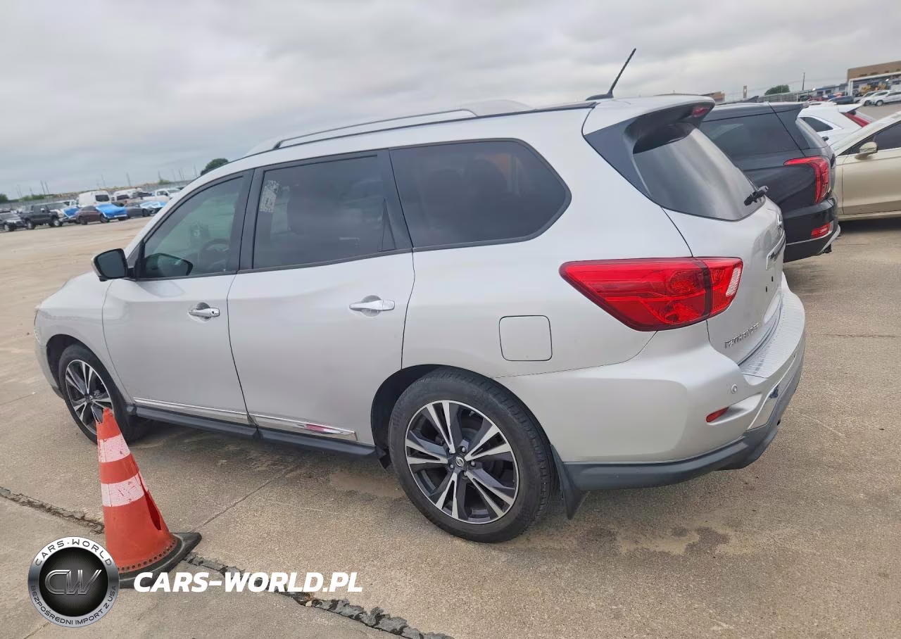 2017 Nissan Pathfinder Platinum VIN:5N1DR2MN5HC698247 - 2