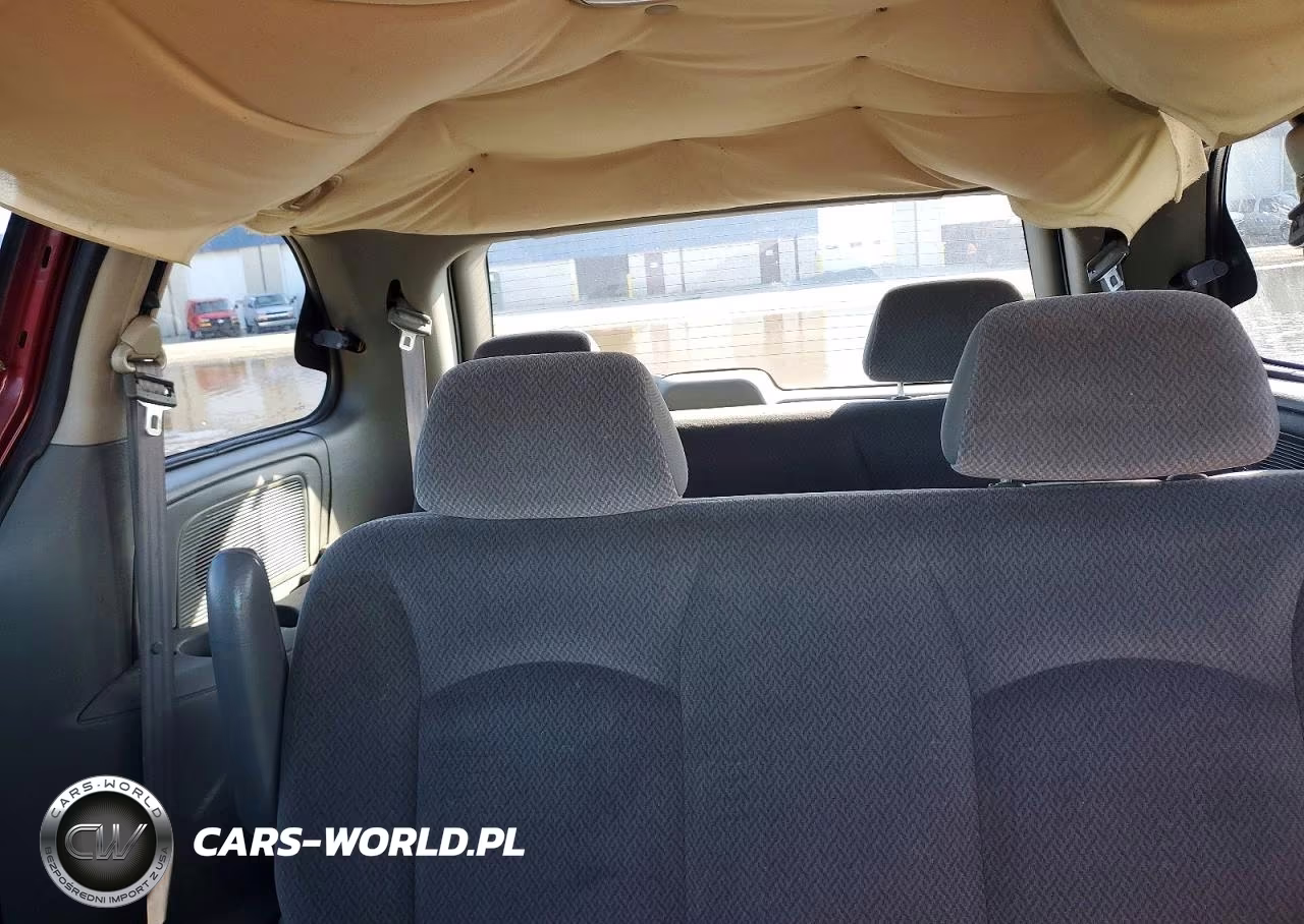 2005 Chrysler Town & Country VIN:1C4GP45R35B375174 - 10