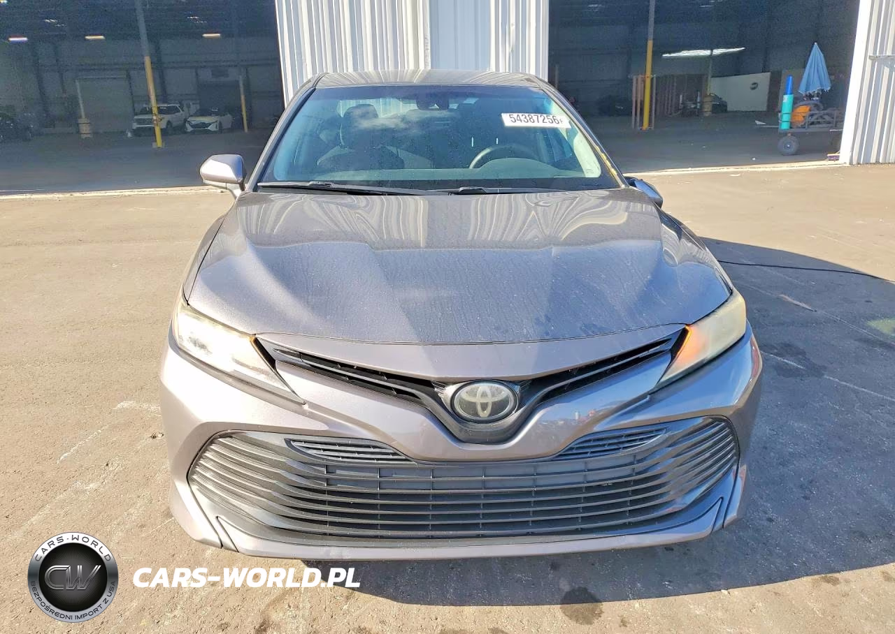 2018 Toyota Camry L VIN:4T1B11HK2JU074415 - 5