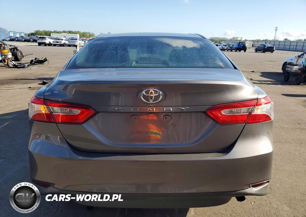 2018 Toyota Camry L VIN:4T1B11HK2JU074415 - 6
