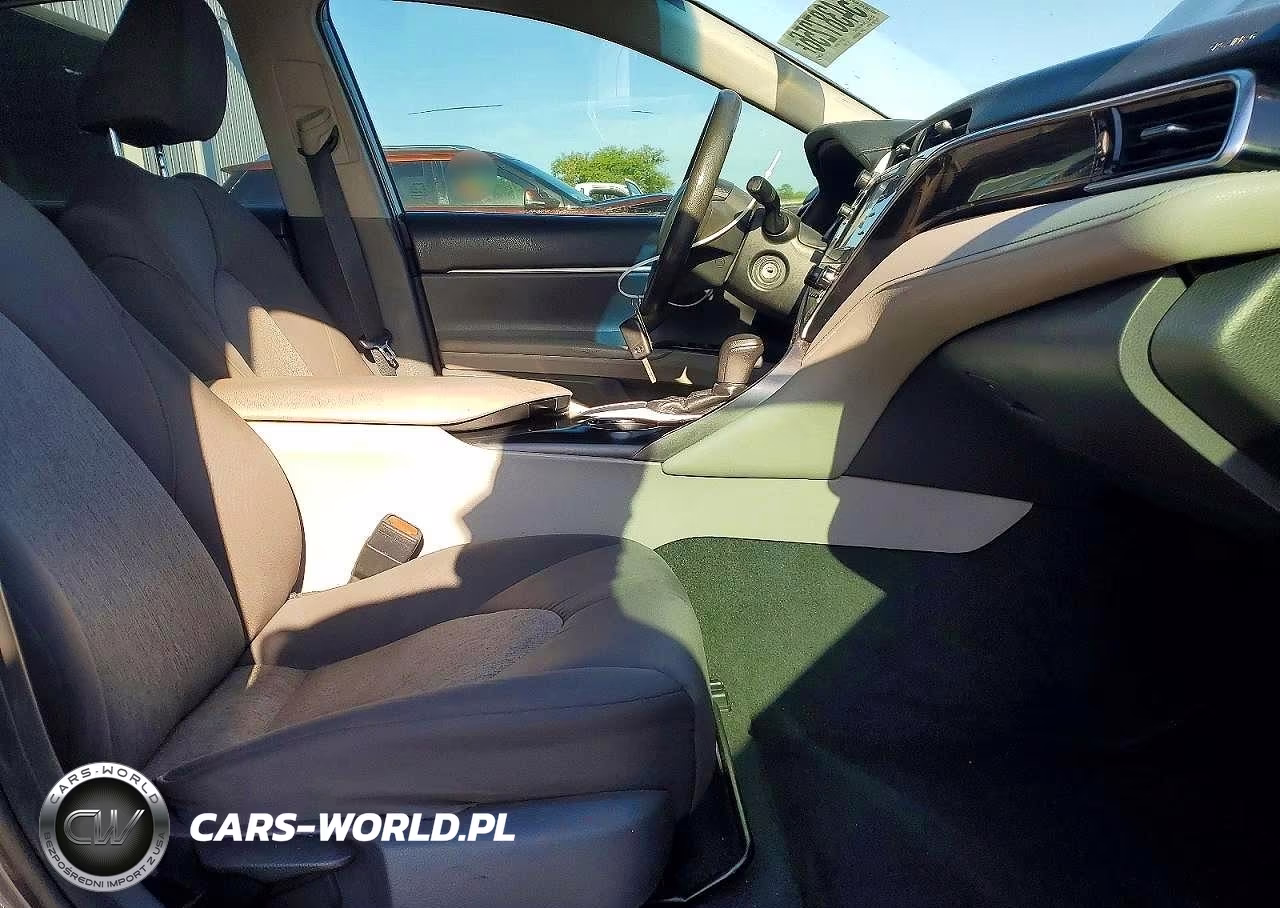 2018 Toyota Camry L VIN:4T1B11HK2JU074415 - 7