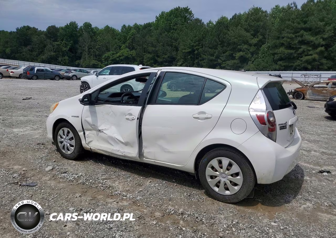 2013 Toyota Prius C Two VIN:JTDKDTB3XD1536962 - 2