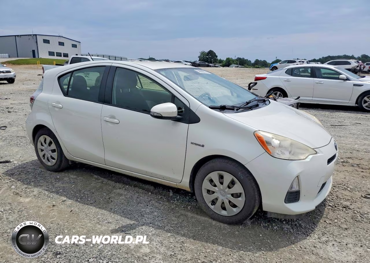2013 Toyota Prius C Two VIN:JTDKDTB3XD1536962 - 4