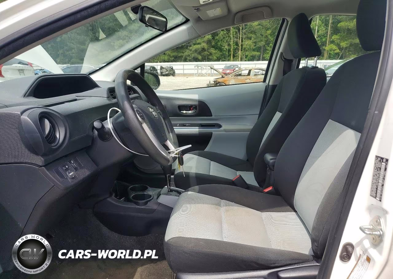 2013 Toyota Prius C Two VIN:JTDKDTB3XD1536962 - 7