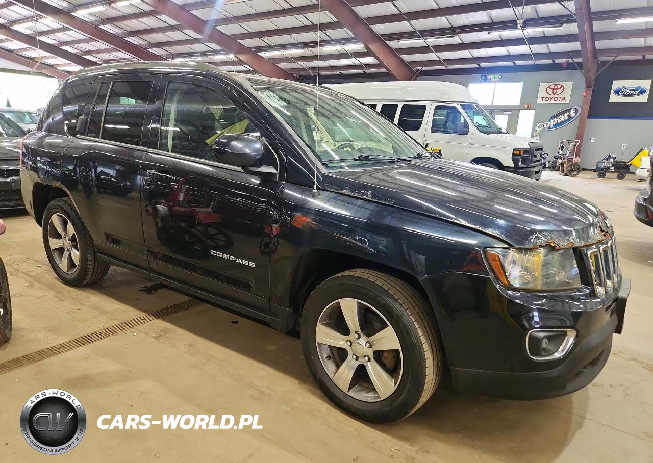 2016 Jeep Compass Latitude VIN:1C4NJDEB7GD723934 - 4