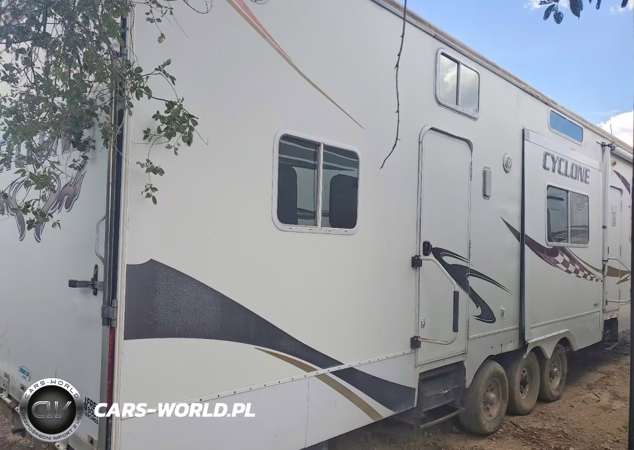 2008 Heartland Cyclone Camper VIN:5SFGF40398E007202 - 4